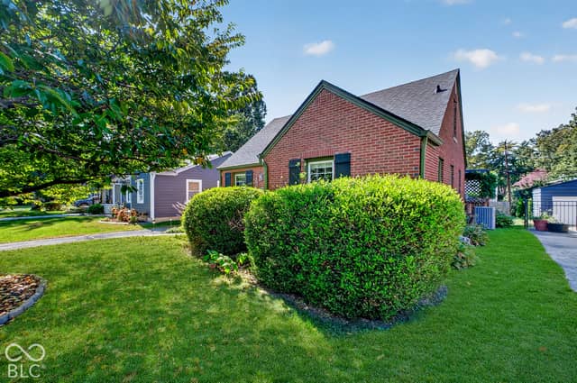 5880 Kingsley Drive, Indianapolis, IN 46220, photo 2 of 33
