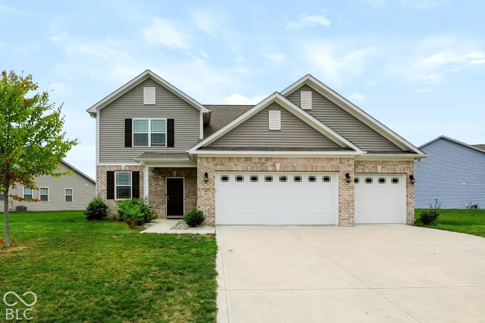 1927 Cobbett Drive, Avon, IN 46123, photo 1 of 37