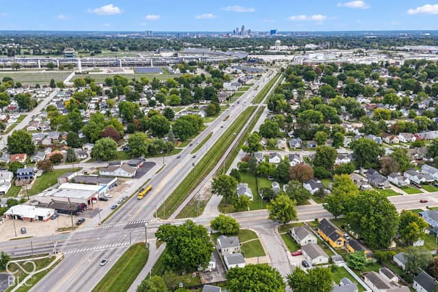 1828 N Lynhurst Drive, Indianapolis, IN 46224, photo 5 of 29