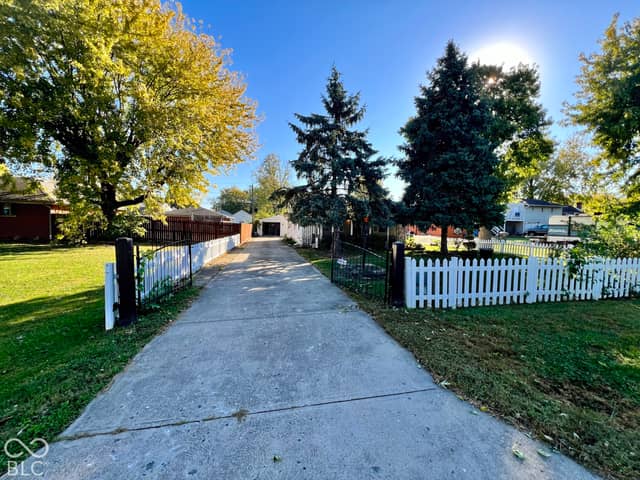 3311 S Tacoma Avenue, Indianapolis, IN 46237, photo 3 of 42