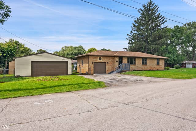 340 N Edmondson Avenue, Indianapolis, IN 46219, photo 4 of 27