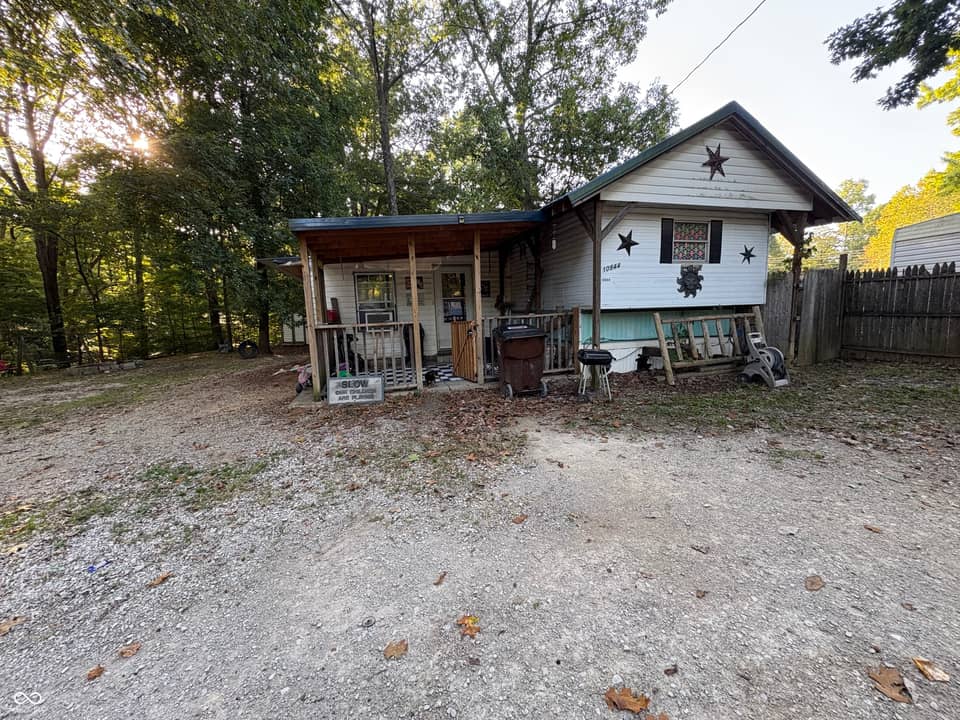 10844 Private Road 570 W, Poland