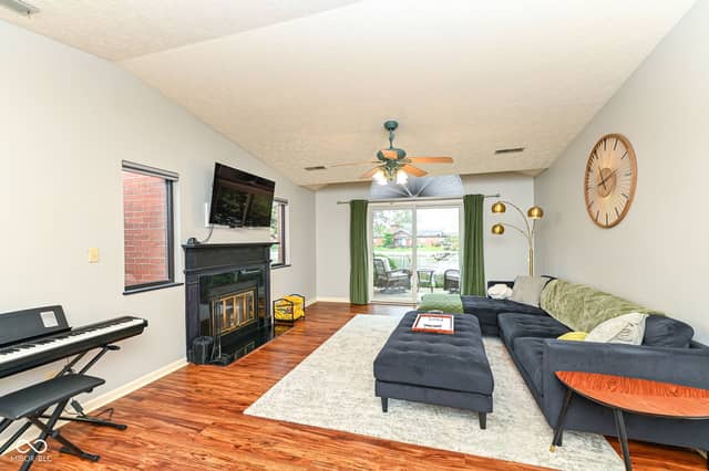 2066 Oak Run Court, Indianapolis, IN 46260, photo 5 of 30