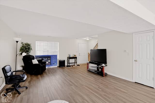 11915 Newcastle Drive, Indianapolis, IN 46235, photo 4 of 49