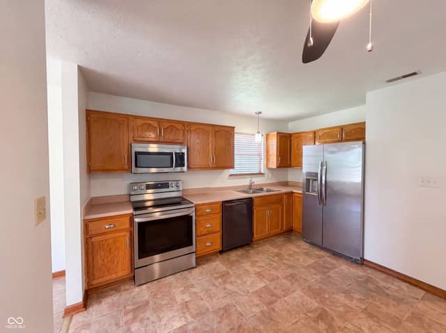 10048 Ironway Drive, Indianapolis, IN 46239, photo 3 of 18