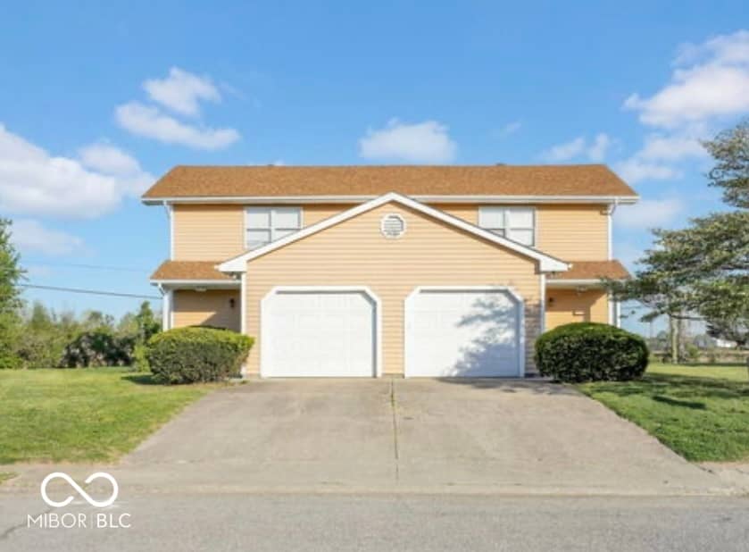 616-618 Hillcrest Circle, Seymour