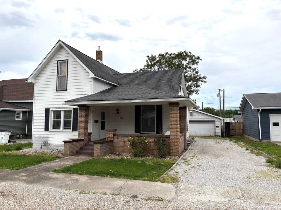 808 Washington Street, Clay City
