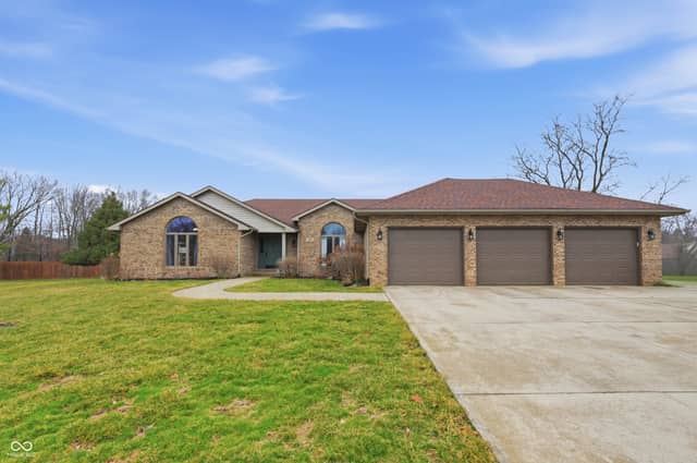 209 N Copperwood Court, Muncie, IN 47304, photo 5 of 41
