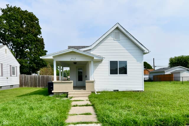 2712 S A Street, Elwood, IN 46036, photo 2 of 28