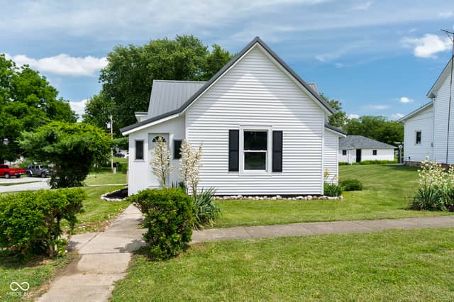 305 S Madison Street, Darlington, IN 47940, photo 3 of 33