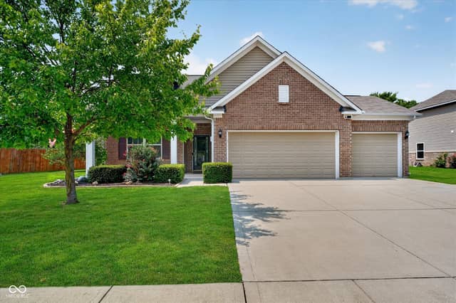 8922 N Springview Drive, McCordsville, IN 46055, photo 4 of 37