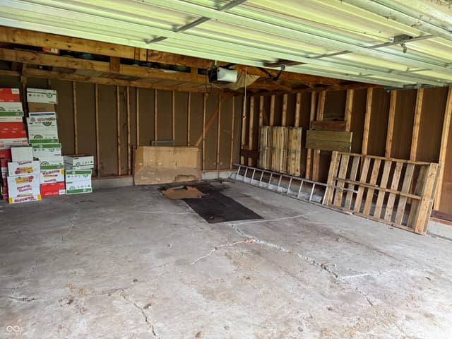 1822 Englewood Drive, Indianapolis, IN 46219, photo 5 of 13