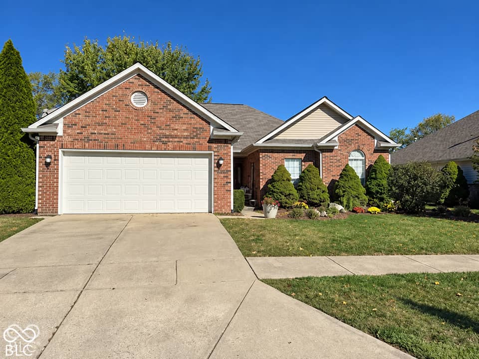 4352 W Summerhaven Drive, New Palestine, IN 46163, photo 1 of 33