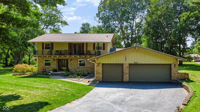 8852 Ridge Hill Drive, Indianapolis, IN 46217, photo 5 of 98
