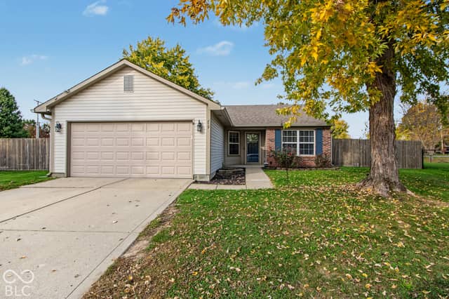 2894 Fieldstone Court, Franklin, IN 46131, photo 2 of 35