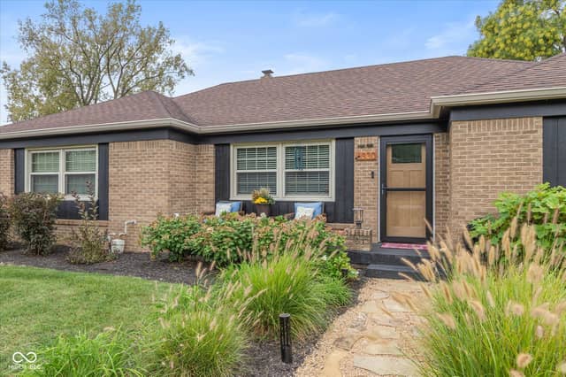 6330 McFarland Road, Indianapolis, IN 46227, photo 3 of 25