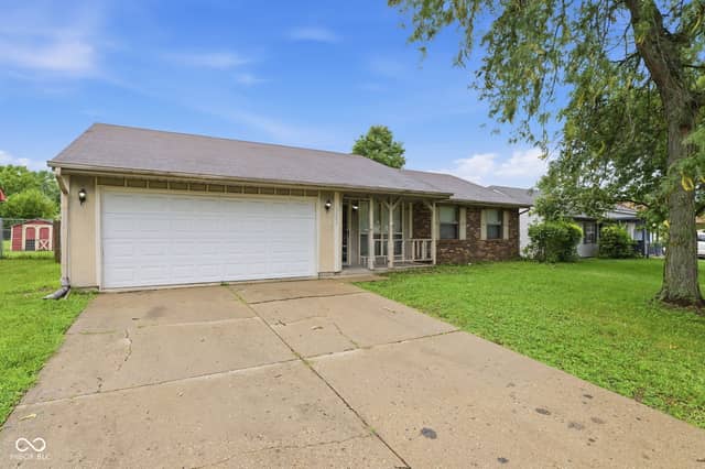 3242 Pawnee Drive, Indianapolis, IN 46235, photo 3 of 27