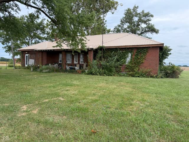 674 W 1300 S, Clinton, IN 47842, photo 3 of 16