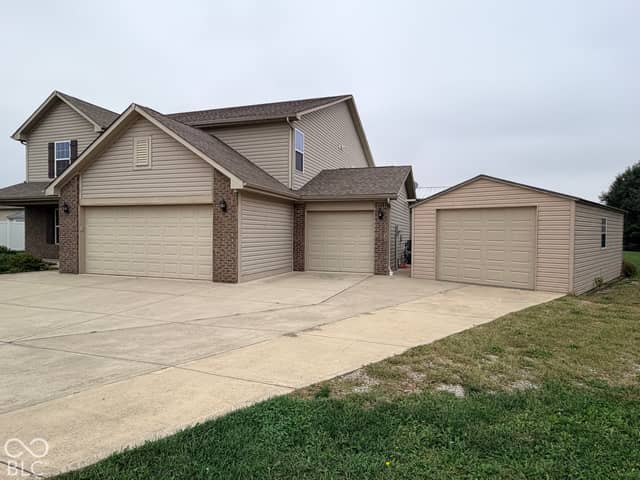3368 Clairmont Court, Columbus, IN 47203, photo 3 of 65