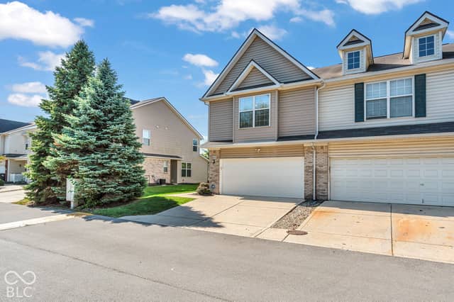 6250 Bishops Pond Lane, Indianapolis, IN 46268, photo 3 of 38