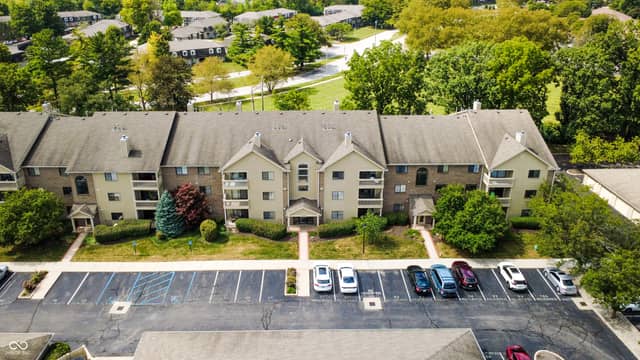 8750 Yardley Court #208, Indianapolis, IN 46268, photo 3 of 24