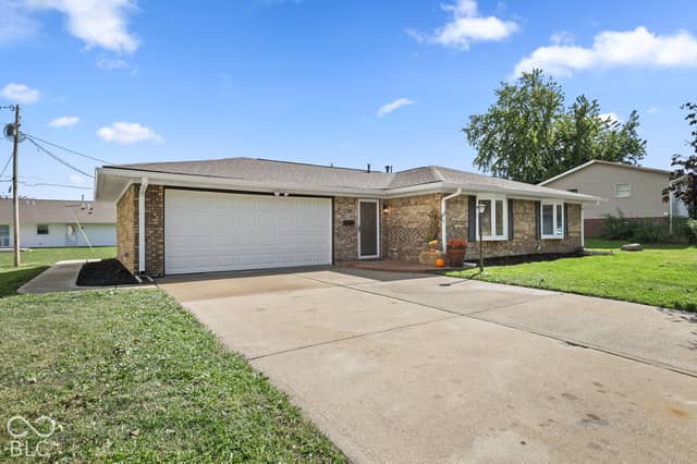 209 Pinedale Drive, Whiteland, IN 46184, photo 3 of 26