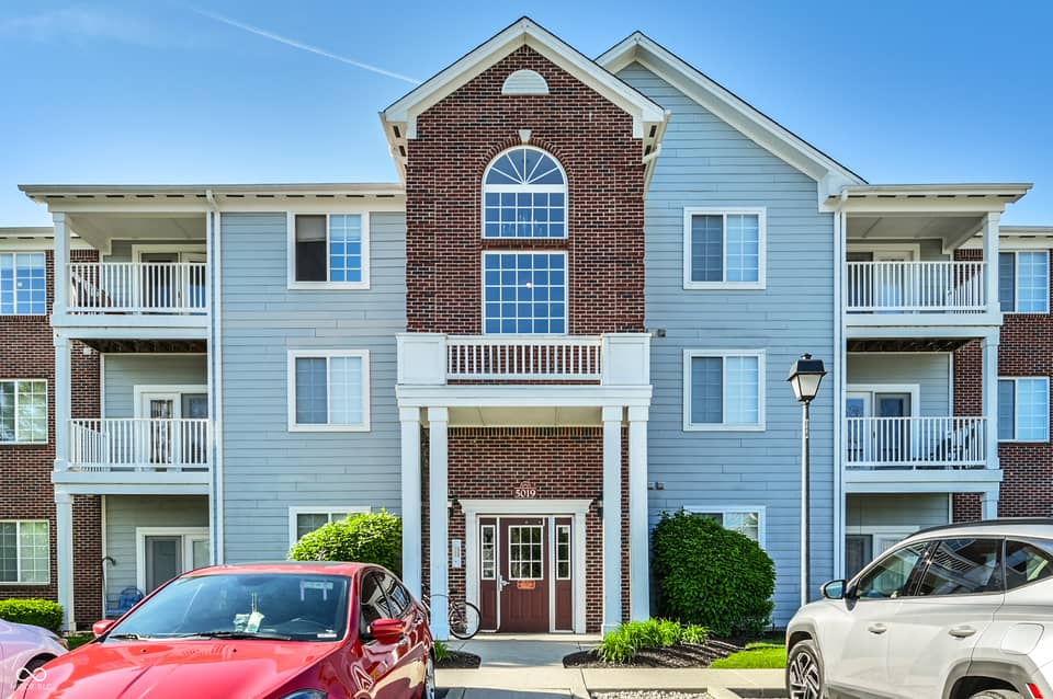 5019 Amber Creek Place #208, Indianapolis, IN 46237, photo 1 of 29