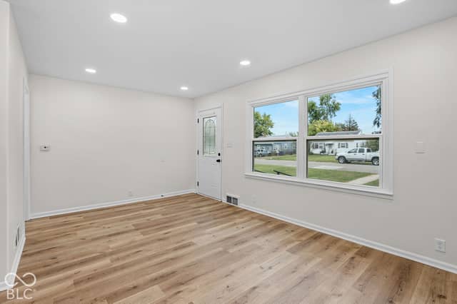 618 S Butler Avenue, Indianapolis, IN 46219, photo 4 of 33