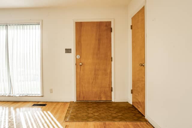 2106 Woodcrest Road, Indianapolis, IN 46227, photo 4 of 32