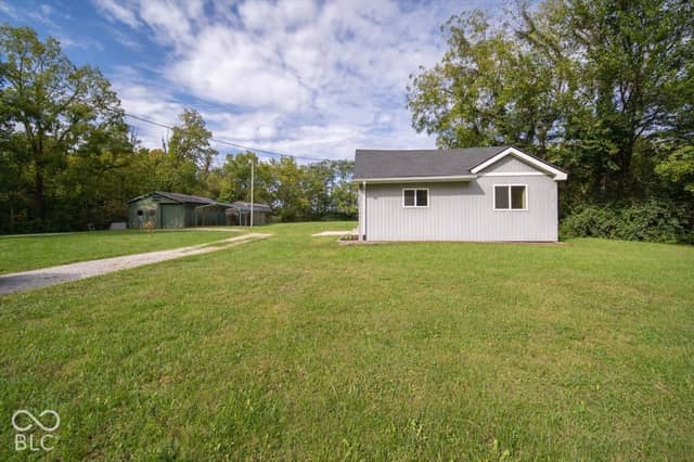 1215 N 450 W, Shelbyville, IN 46176, photo 3 of 37