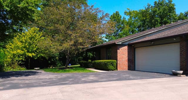 2580 N Willow Way, Indianapolis, IN 46268, photo 3 of 34