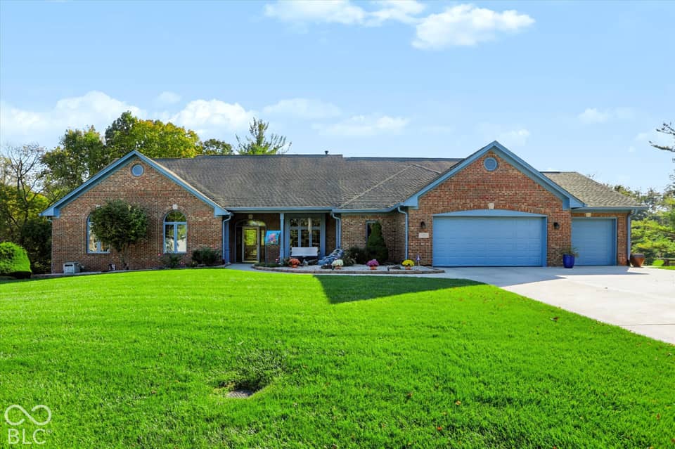 335 Creekbend Lane, Indianapolis, IN 46217, photo 1 of 100