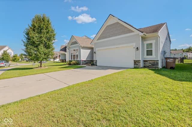 2337 Creekland Drive, Columbus, IN 47201, photo 4 of 34