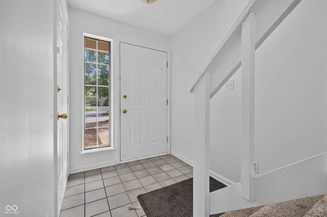 9354 Aberdare Drive, Indianapolis, IN 46250, photo 4 of 35