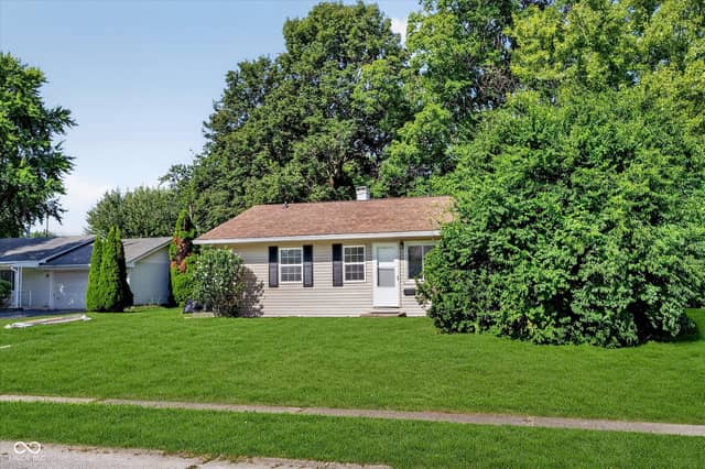 1720 Alice Jeanne Court, Indianapolis, IN 46219, photo 4 of 27