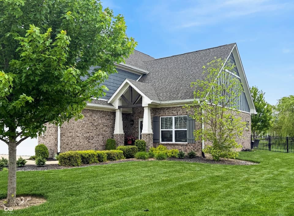 1069 Forest Glen Drive, Greenfield