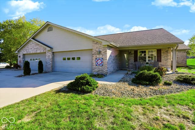 5517 Blairwood Drive, Indianapolis, IN 46237, photo 2 of 45
