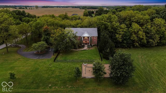 3323 S 800 E, Zionsville, IN 46077, photo 2 of 77