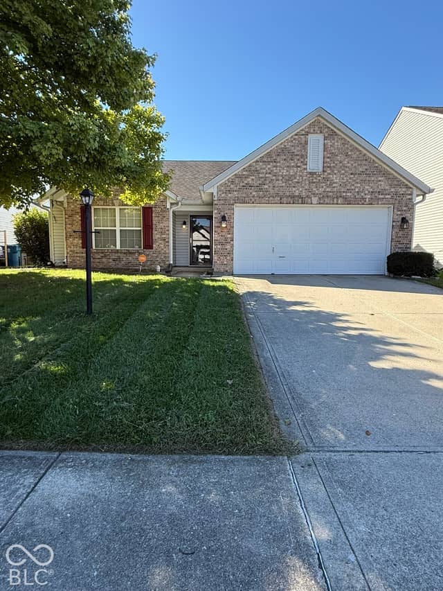 3229 Creekshore Drive, Indianapolis, IN 46268, photo 2 of 46