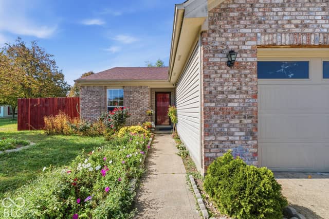 8440 Armistead Ln, Indianapolis, IN 46227, photo 5 of 28