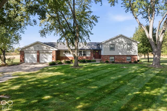 916 N 350 W, Greenfield, IN 46140, photo 5 of 79