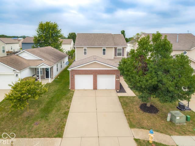 2322 Middle View Drive, Columbus, IN 47201, photo 5 of 50
