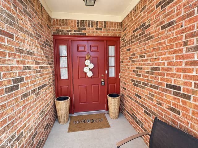 4352 W Summerhaven Drive, New Palestine, IN 46163, photo 5 of 33
