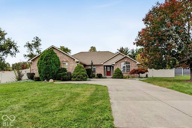 286 N Summerfield Drive N, Greenfield, IN 46140, photo 2 of 55