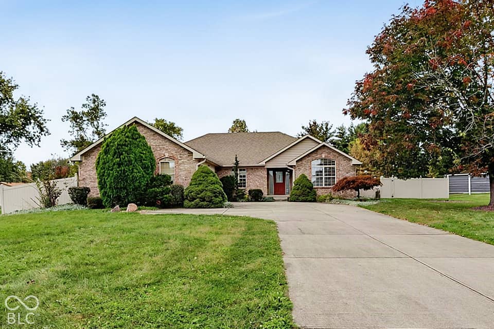 286 N Summerfield Drive N, Greenfield, IN 46140, photo 1 of 55