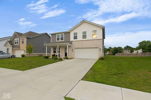 7423 Manor Lake Lane, Indianapolis, IN 46268, photo 3 of 36