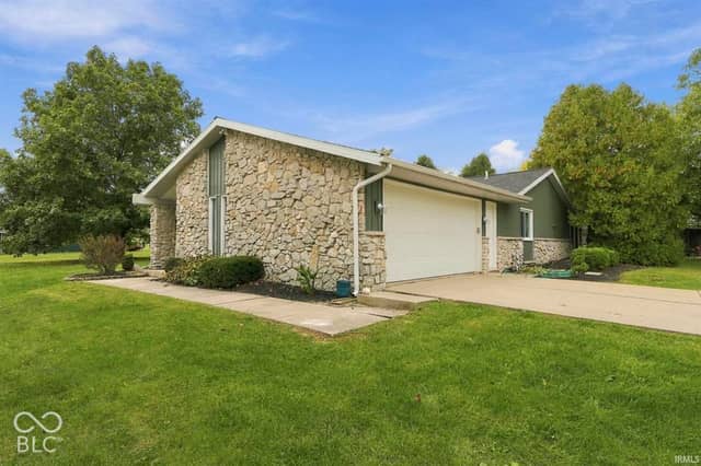 8301 N Santa Barbara Drive, Muncie, IN 47303, photo 4 of 37