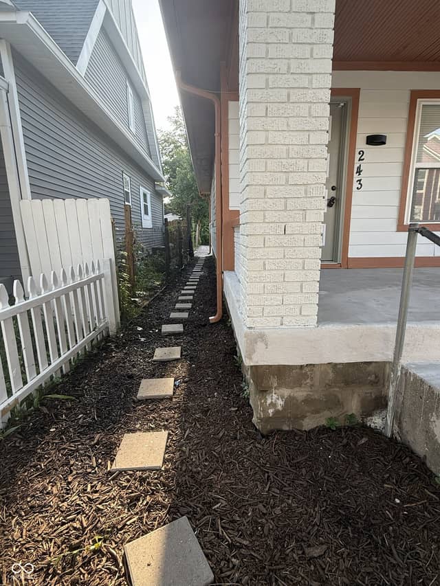 243 Hendricks Place, Indianapolis, IN 46201, photo 5 of 27