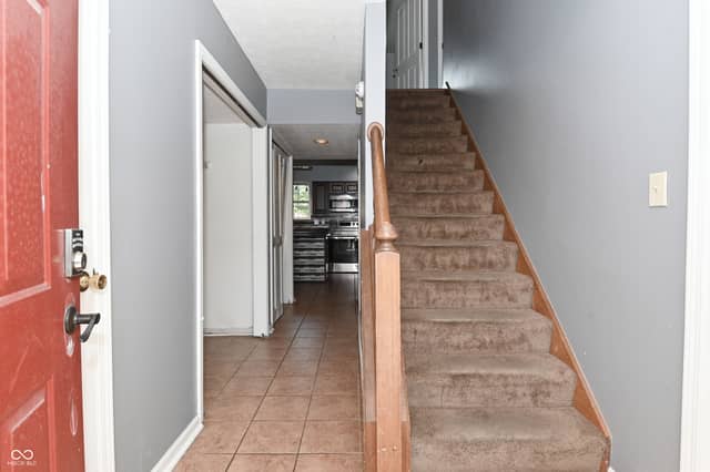 1674 Park Hill Drive, Indianapolis, IN 46229, photo 4 of 35