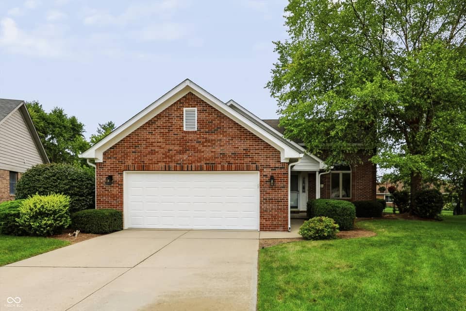 1102 Sarah Court, Greenwood